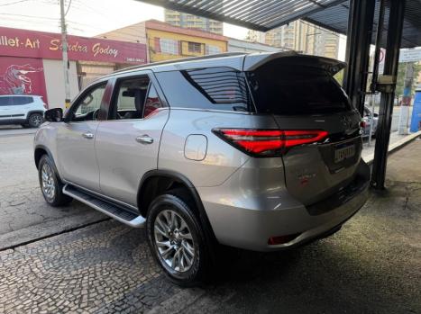 TOYOTA Hilux SW4 2.8 16V 4P SRX 4X4 7 LUGARES TURBO DIESEL AUTOM�TICO, Foto 4