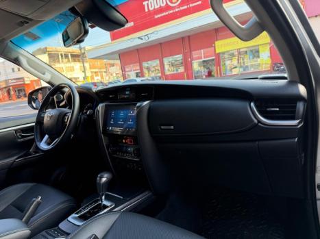 TOYOTA Hilux SW4 2.8 16V 4P SRX 4X4 7 LUGARES TURBO DIESEL AUTOM�TICO, Foto 20