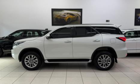 TOYOTA Hilux SW4 2.8 16V 4P SRX 4X4 7 LUGARES TURBO DIESEL AUTOM�TICO, Foto 2