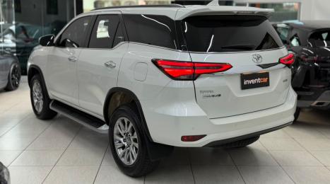 TOYOTA Hilux SW4 2.8 16V 4P SRX 4X4 7 LUGARES TURBO DIESEL AUTOM�TICO, Foto 3