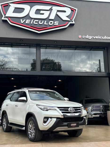TOYOTA Hilux SW4 2.8 16V 4P SRX 4X4 7 LUGARES TURBO DIESEL AUTOM�TICO, Foto 2