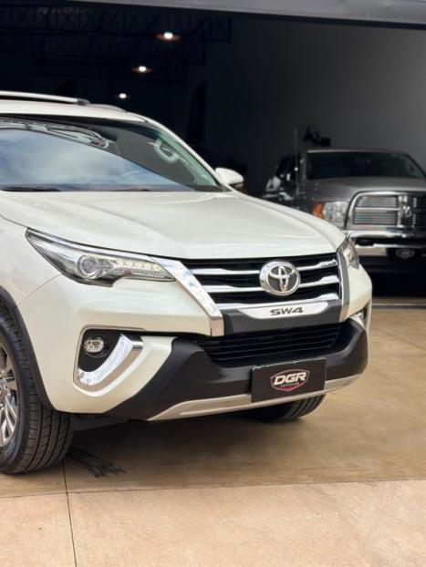 TOYOTA Hilux SW4 2.8 16V 4P SRX 4X4 7 LUGARES TURBO DIESEL AUTOM�TICO, Foto 5