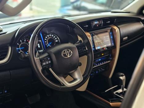 TOYOTA Hilux SW4 2.8 4P SRX 4X4 DIAMOND 7 LUGARES TURBO DIESEL AUTOM�TICO, Foto 5