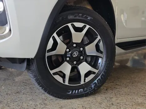 TOYOTA Hilux SW4 2.8 4P SRX 4X4 DIAMOND 7 LUGARES TURBO DIESEL AUTOM�TICO, Foto 16