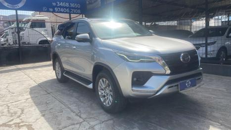 TOYOTA Hilux SW4 2.8 16V 4P SRX 4X4 7 LUGARES TURBO DIESEL AUTOM�TICO, Foto 3