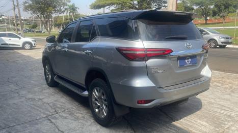 TOYOTA Hilux SW4 2.8 16V 4P SRX 4X4 7 LUGARES TURBO DIESEL AUTOM�TICO, Foto 4