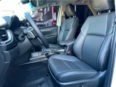 TOYOTA Hilux SW4 2.8 16V 4P SRX PLATINUM 4X4 7 LUGARES TURBO DIESEL AUTOM�TICO, Foto 17
