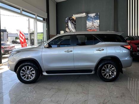 TOYOTA Hilux SW4 2.8 4P SRX 4X4 TURBO DIESEL AUTOM�TICO, Foto 8