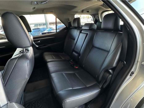 TOYOTA Hilux SW4 2.8 4P SRX 4X4 TURBO DIESEL AUTOM�TICO, Foto 12