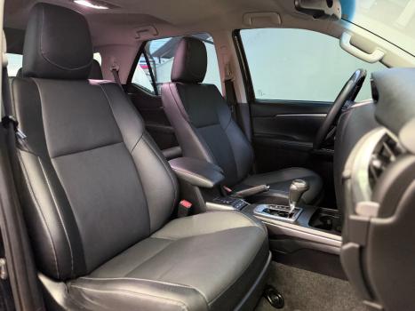 TOYOTA Hilux SW4 2.8 16V 4P SRX 4X4 7 LUGARES TURBO DIESEL AUTOM�TICO, Foto 4