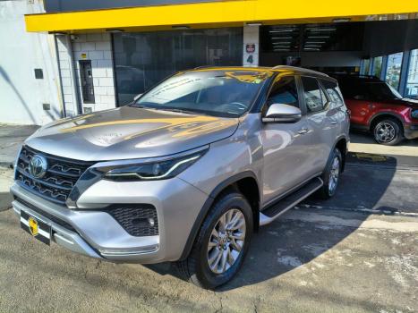 TOYOTA Hilux SW4 2.8 16V 4P SRX 4X4 7 LUGARES TURBO DIESEL AUTOMÁTICO, Foto 2