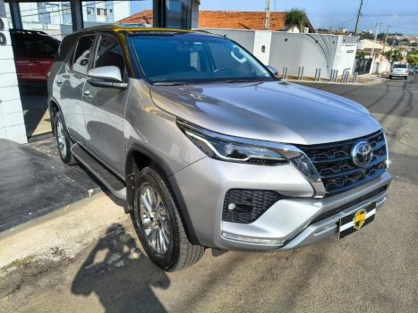 TOYOTA Hilux SW4 2.8 16V 4P SRX 4X4 7 LUGARES TURBO DIESEL AUTOMÁTICO, Foto 8