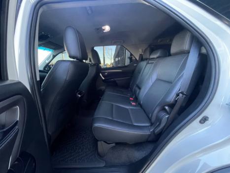 TOYOTA Hilux SW4 2.8 16V 4P SRX 4X4 7 LUGARES TURBO DIESEL AUTOMÁTICO, Foto 14