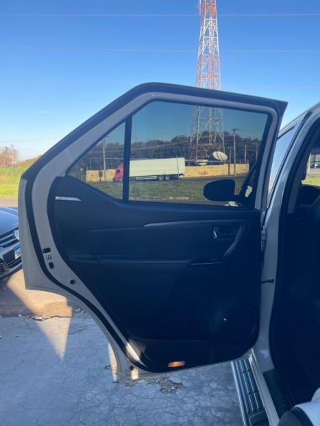 TOYOTA Hilux SW4 2.8 16V 4P SRX 4X4 7 LUGARES TURBO DIESEL AUTOMÁTICO, Foto 16