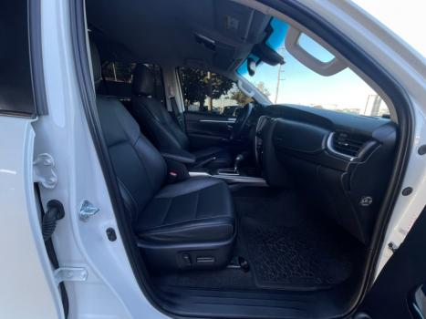 TOYOTA Hilux SW4 2.8 16V 4P SRX 4X4 7 LUGARES TURBO DIESEL AUTOMÁTICO, Foto 19