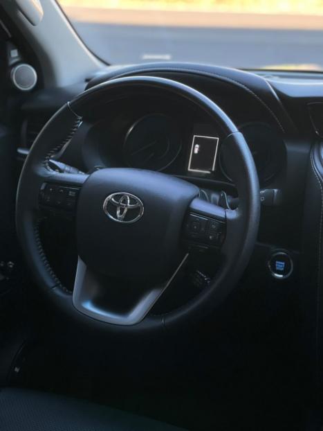 TOYOTA Hilux SW4 2.8 16V 4P SRX 4X4 7 LUGARES TURBO DIESEL AUTOMÁTICO, Foto 25