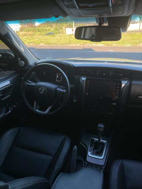 TOYOTA Hilux SW4 2.8 16V 4P SRX 4X4 7 LUGARES TURBO DIESEL AUTOMÁTICO, Foto 27