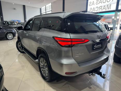 TOYOTA Hilux SW4 2.8 16V 4P SRX 4X4 7 LUGARES TURBO DIESEL AUTOMÁTICO, Foto 7