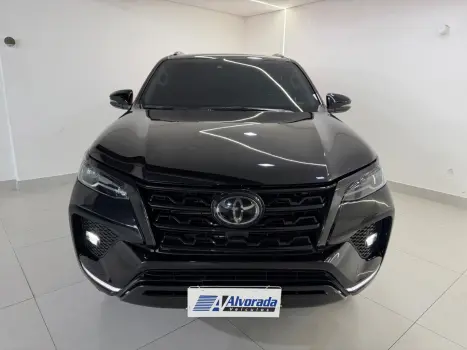 TOYOTA Hilux SW4 2.8 16V 4P SRX 4X4 7 LUGARES TURBO DIESEL AUTOMÁTICO, Foto 2