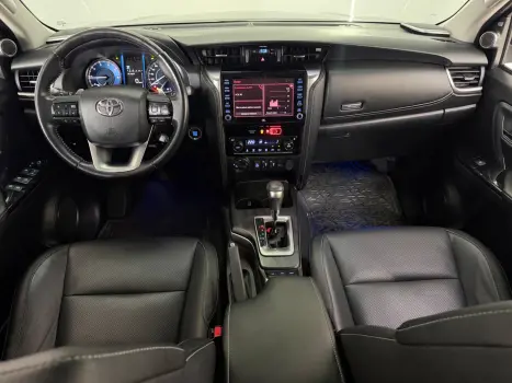 TOYOTA Hilux SW4 2.8 16V 4P SRX 4X4 7 LUGARES TURBO DIESEL AUTOMÁTICO, Foto 4