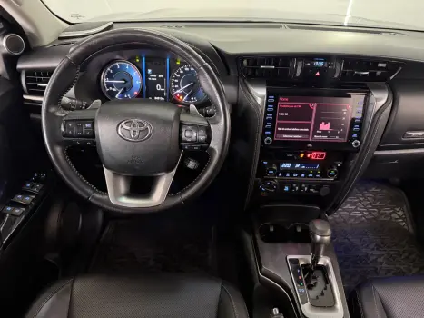 TOYOTA Hilux SW4 2.8 16V 4P SRX 4X4 7 LUGARES TURBO DIESEL AUTOMÁTICO, Foto 5