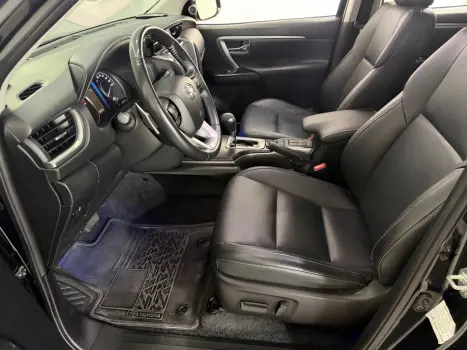 TOYOTA Hilux SW4 2.8 16V 4P SRX 4X4 7 LUGARES TURBO DIESEL AUTOMÁTICO, Foto 6