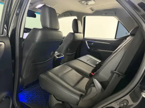 TOYOTA Hilux SW4 2.8 16V 4P SRX 4X4 7 LUGARES TURBO DIESEL AUTOMÁTICO, Foto 7
