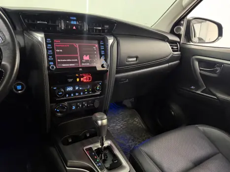 TOYOTA Hilux SW4 2.8 16V 4P SRX 4X4 7 LUGARES TURBO DIESEL AUTOMÁTICO, Foto 9