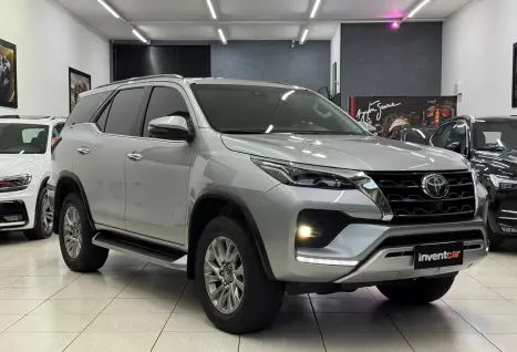 TOYOTA Hilux SW4 2.8 16V 4P SRX 4X4 7 LUGARES TURBO DIESEL AUTOMÁTICO, Foto 1