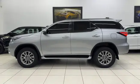 TOYOTA Hilux SW4 2.8 16V 4P SRX 4X4 7 LUGARES TURBO DIESEL AUTOMÁTICO, Foto 2