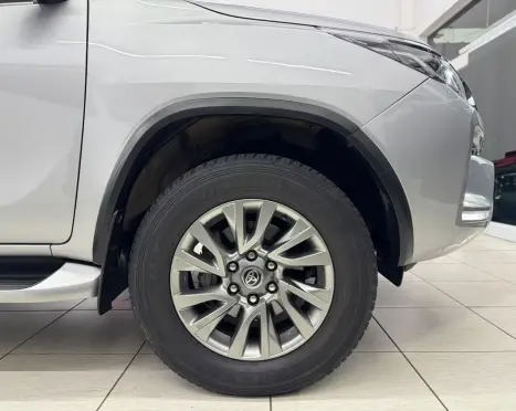 TOYOTA Hilux SW4 2.8 16V 4P SRX 4X4 7 LUGARES TURBO DIESEL AUTOMÁTICO, Foto 6