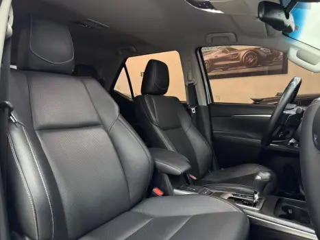 TOYOTA Hilux SW4 2.8 16V 4P SRX 4X4 7 LUGARES TURBO DIESEL AUTOMÁTICO, Foto 13