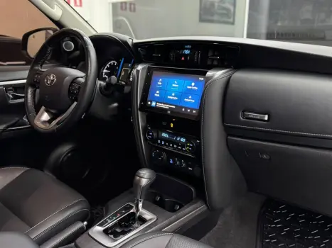 TOYOTA Hilux SW4 2.8 16V 4P SRX 4X4 7 LUGARES TURBO DIESEL AUTOMÁTICO, Foto 15