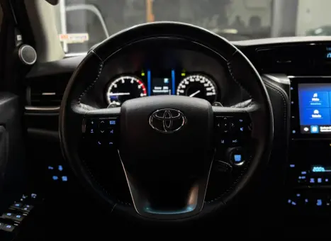 TOYOTA Hilux SW4 2.8 16V 4P SRX 4X4 7 LUGARES TURBO DIESEL AUTOMÁTICO, Foto 17