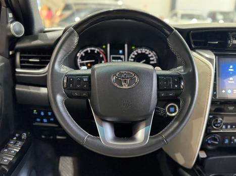 TOYOTA Hilux SW4 2.8 4P SRX 4X4 DIAMOND 7 LUGARES TURBO DIESEL AUTOMÁTICO, Foto 7