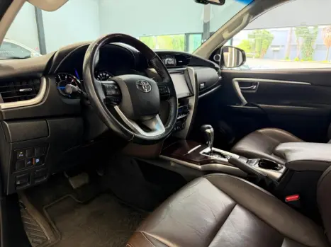 TOYOTA Hilux SW4 2.8 16V 4P SRX 4X4 7 LUGARES TURBO DIESEL AUTOMÁTICO, Foto 10