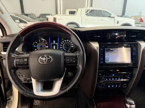 TOYOTA Hilux SW4 2.8 16V 4P SRX 4X4 7 LUGARES TURBO DIESEL AUTOMÁTICO, Foto 13