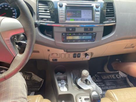 TOYOTA Hilux SW4 3.0 16V 4P SRV 4X4 7 LUGARES TURBO DIESEL AUTOM�TICO, Foto 10