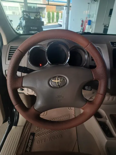 TOYOTA Hilux SW4 3.0 16V 4P SRV 4X4 TURBO DIESEL AUTOMTICO, Foto 3