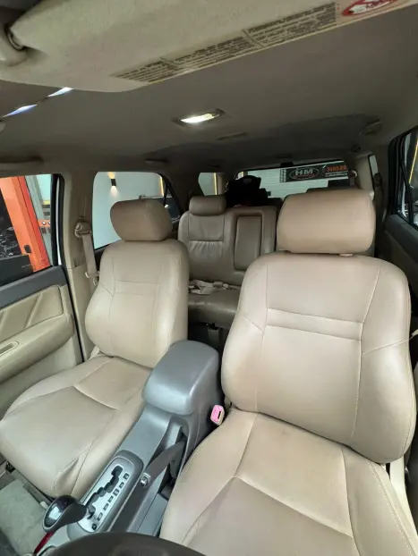 TOYOTA Hilux SW4 3.0 16V 4P SRV 4X4 7 LUGARES TURBO DIESEL AUTOMTICO, Foto 6