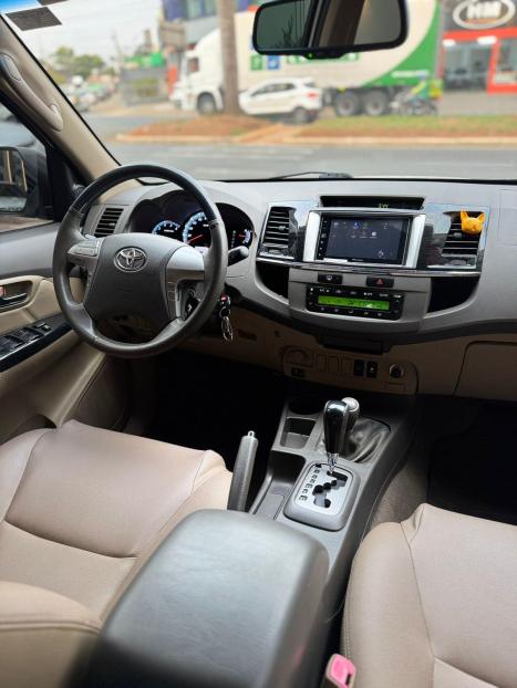 TOYOTA Hilux SW4 3.0 16V 4P SRV 4X4 7 LUGARES TURBO DIESEL AUTOMTICO, Foto 7