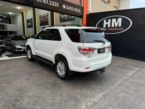 TOYOTA Hilux SW4 3.0 16V 4P SRV 4X4 7 LUGARES TURBO DIESEL AUTOMTICO, Foto 8