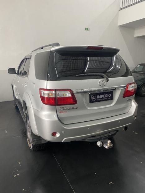 TOYOTA Hilux SW4 3.0 16V 4P SRV 4X4 7 LUGARES TURBO DIESEL AUTOMTICO, Foto 4