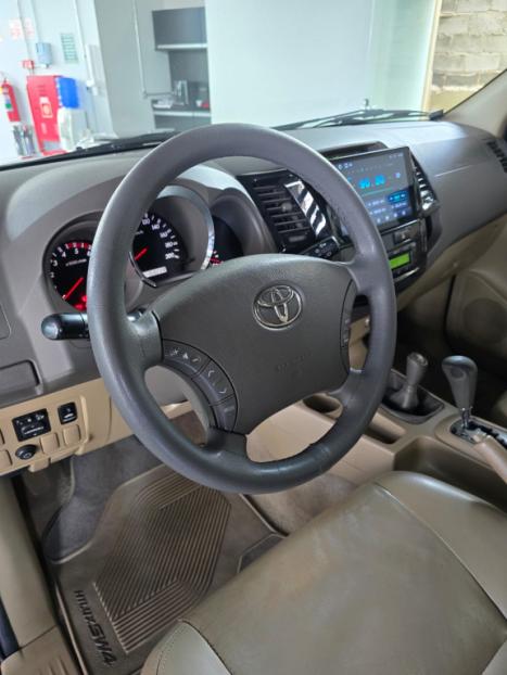 TOYOTA Hilux SW4 3.0 16V 4P SRV 4X4 7 LUGARES TURBO DIESEL AUTOM�TICO, Foto 4