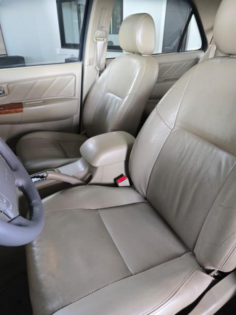 TOYOTA Hilux SW4 3.0 16V 4P SRV 4X4 7 LUGARES TURBO DIESEL AUTOM�TICO, Foto 3