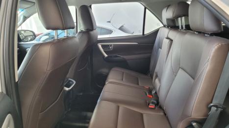 TOYOTA Hilux SW4 3.0 16V 4P SRV 4X4 7 LUGARES TURBO DIESEL AUTOM�TICO, Foto 9