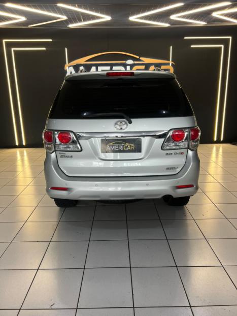 TOYOTA Hilux SW4 3.0 V6 12V 4P SRV TURBO DIESEL AUTOM�TICO, Foto 3