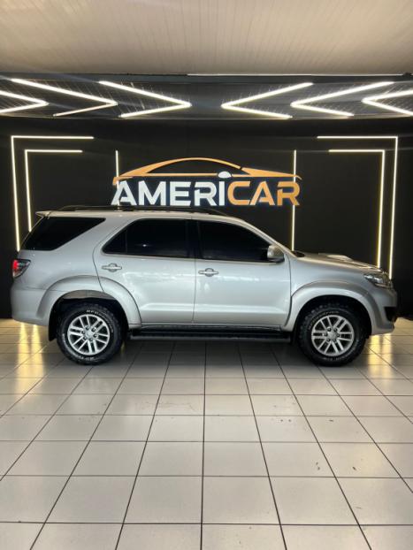 TOYOTA Hilux SW4 3.0 V6 12V 4P SRV TURBO DIESEL AUTOM�TICO, Foto 4