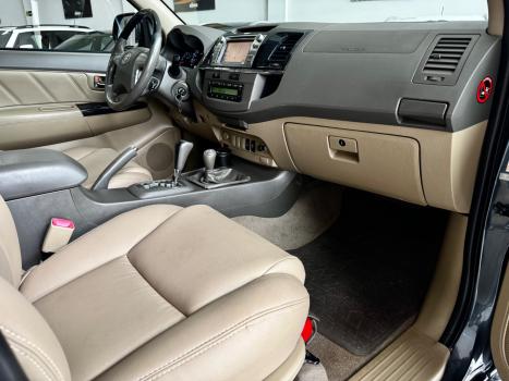 TOYOTA Hilux SW4 3.0 V6 12V 4P SRV 4X4 TURBO DIESEL AUTOM�TICO, Foto 8