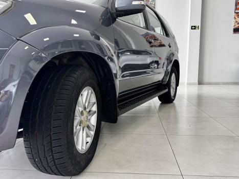 TOYOTA Hilux SW4 3.0 V6 12V 4P SRV 4X4 TURBO DIESEL AUTOM�TICO, Foto 11